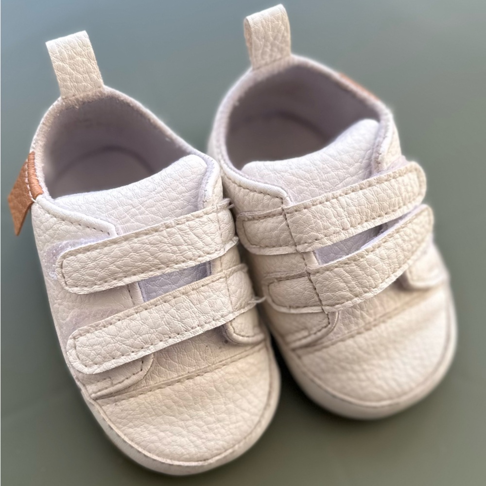 White baby shoes, 11 months